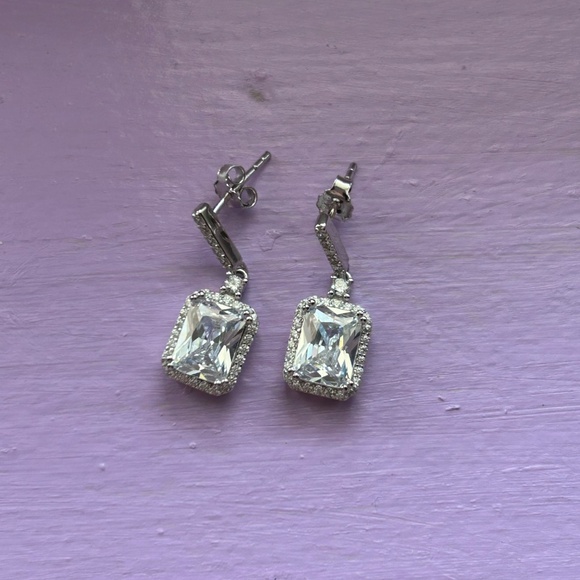 $6.99 SHIPPING Cubic Zirconia Dangling Earrings - Picture 2 of 2